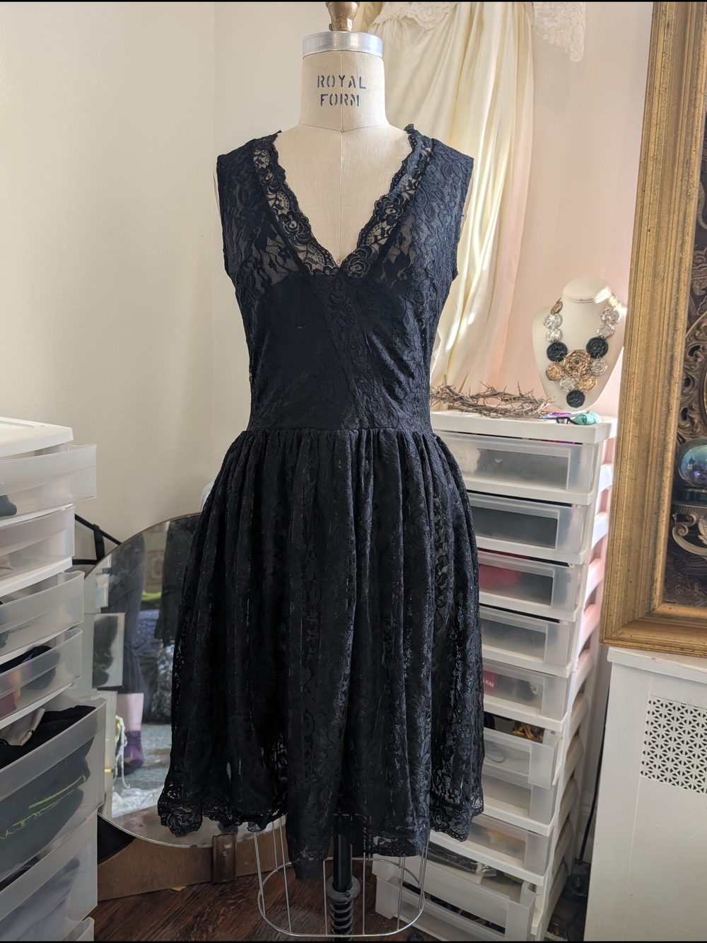 Patricia Field Sex And The City Elegant Black Lace V-Neck Sleeveless Dress